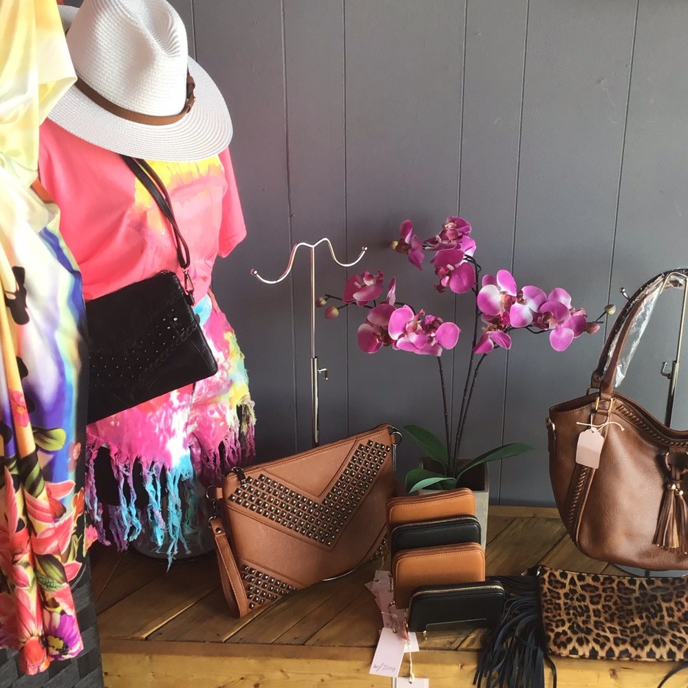 Tie Dye Hot Shorts w/Fringe - Picture 5 of 9